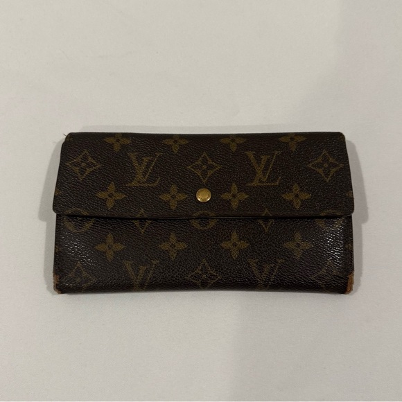 Louis Vuitton Handbags - Louis Vuitton Tri Fold Wallet